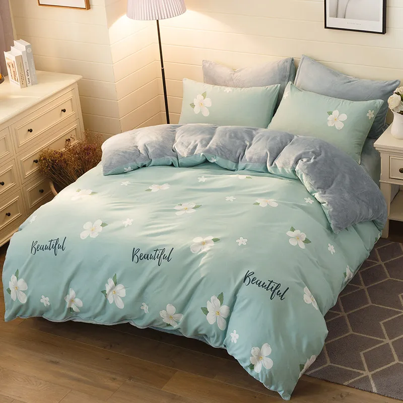 

Fashion thick four-piece milk velvet