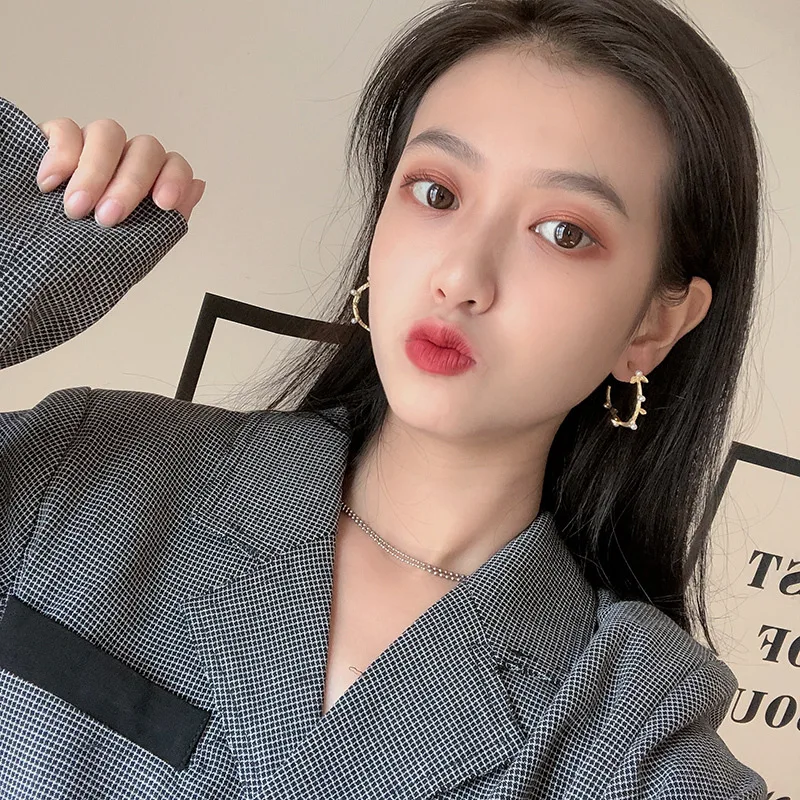 Женские круглые серьги-кольца 28 мм золотого цвета миниатюрные серьги в форме