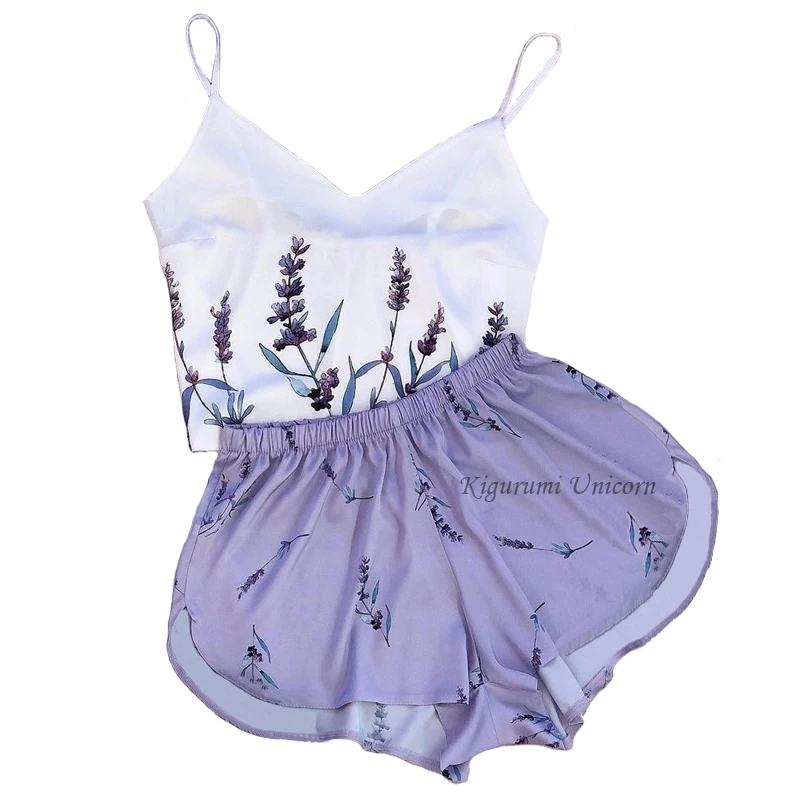 Пижама женская шелковая на тонких бретелях без рукавов с мультяшным принтом |