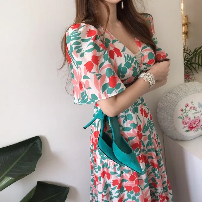 

Summer 2021 Korean Chic Sexy Elegant V-neck Design Elegant Slimming Waist Trimming Short-Sleeved Flower Dress