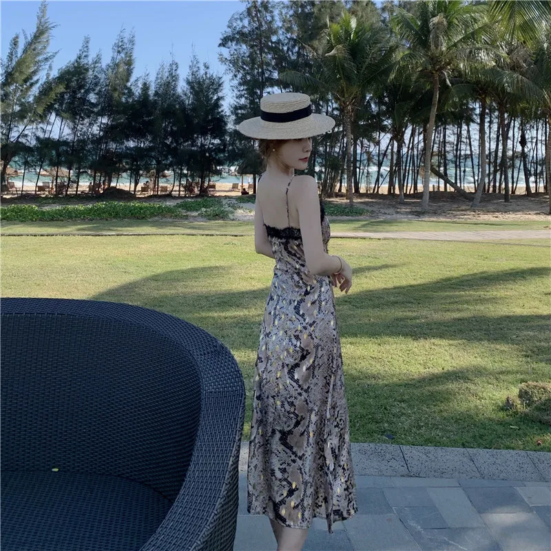 

French high-quality summer new lace sling print dress deep V-neck dress sexy trend