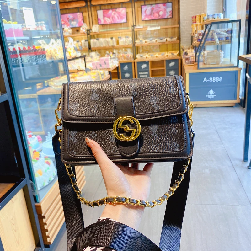 

Новинка 2021, стильная сумка на плечо с принтом на цепочке, сумка-конверт для женщин, сумки через плечо, роскошные дизайнерские кошельки и сумо...