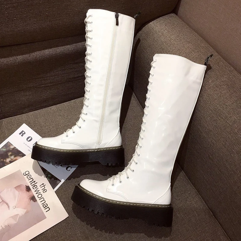 Женские высокие сапоги до колена с круглым носком ботинки Martens в байкерском стиле