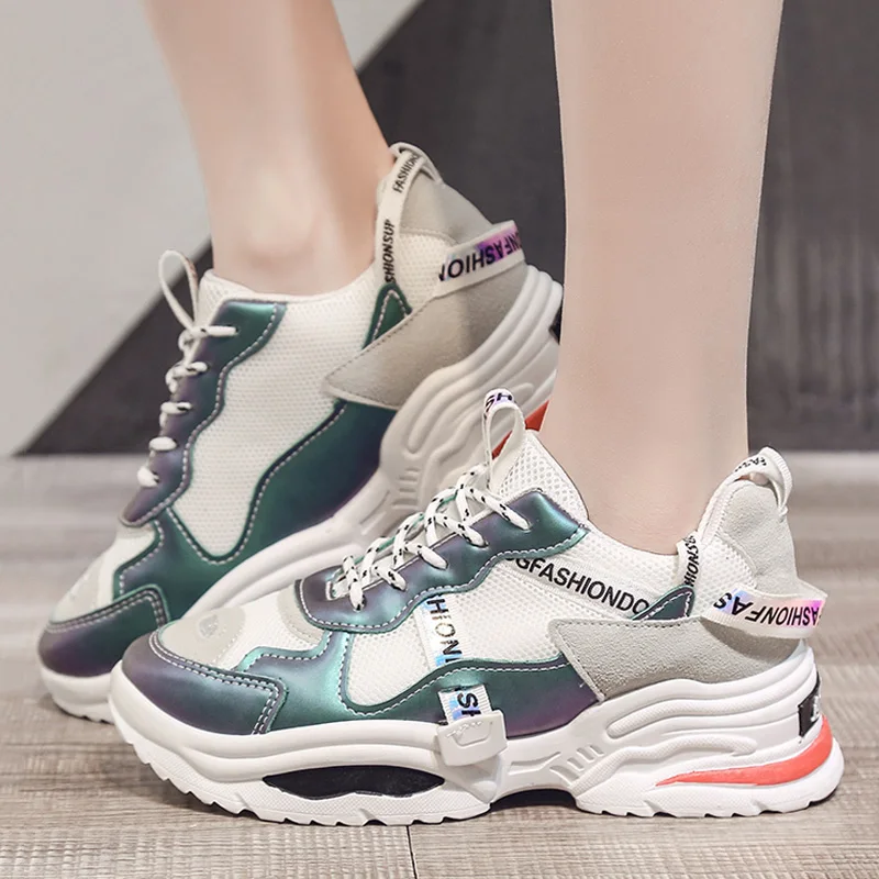 Модные женские кроссовки из вулканизированной ткани смешанных цветов на плоской
