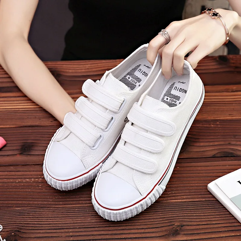 Популярные женские кроссовки коллекция 2019 года Модные черные парусиновые туфли