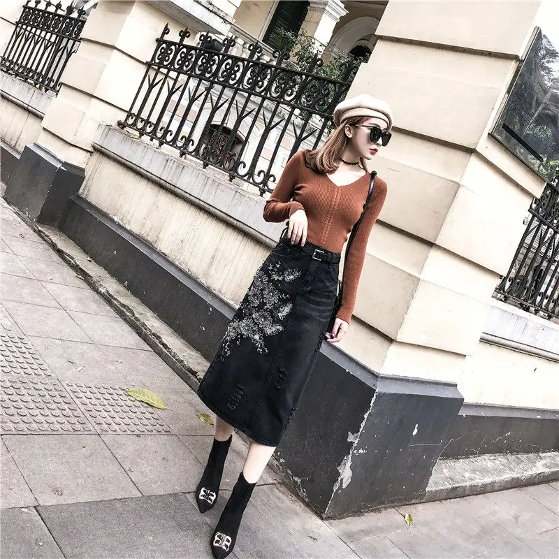 Женская винтажная джинсовая юбка черная рваная с высокой талией и вышивкой