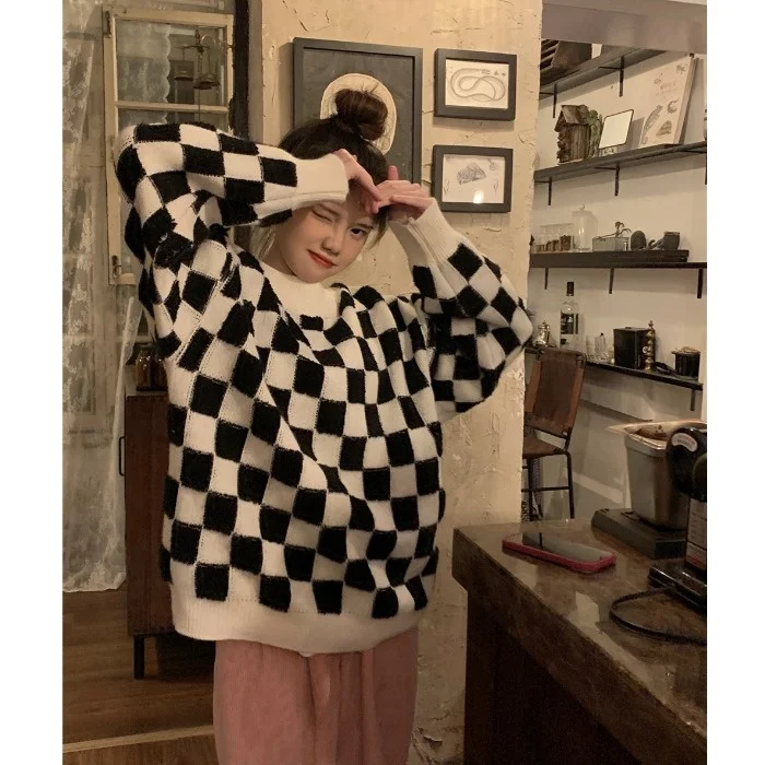Женский свободный пуловер в шахматную клетку средней длины | Женская одежда