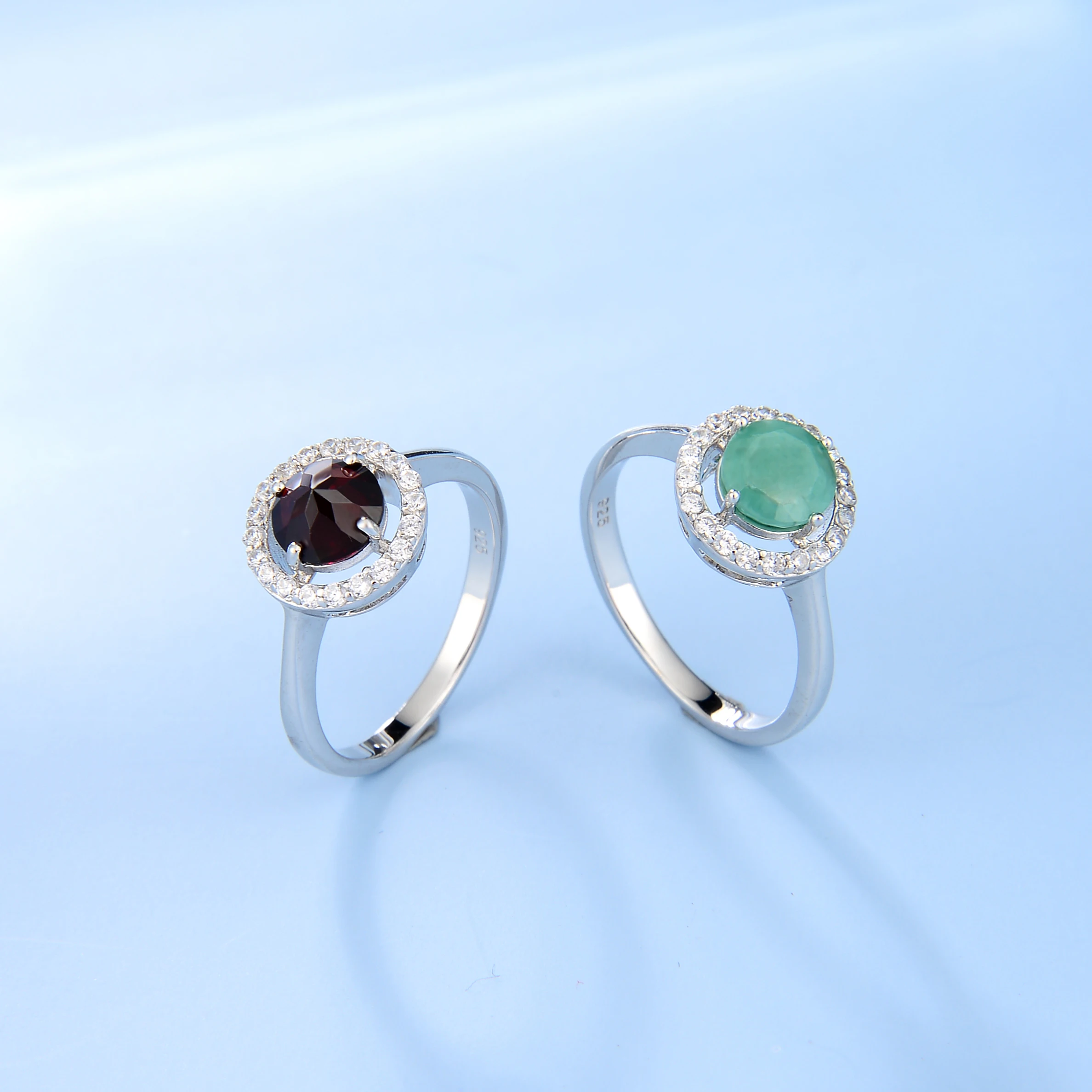 Женское классическое кольцо из серебра Природный Черный гранат пробы зелёный