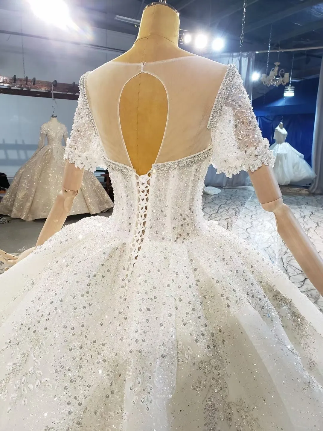 

Plus Size Pregnant Champange Wedding Dresses 2021 Sleeveless Sequins Lace Wedding Gowns With Veil Princess Robe De Mariee