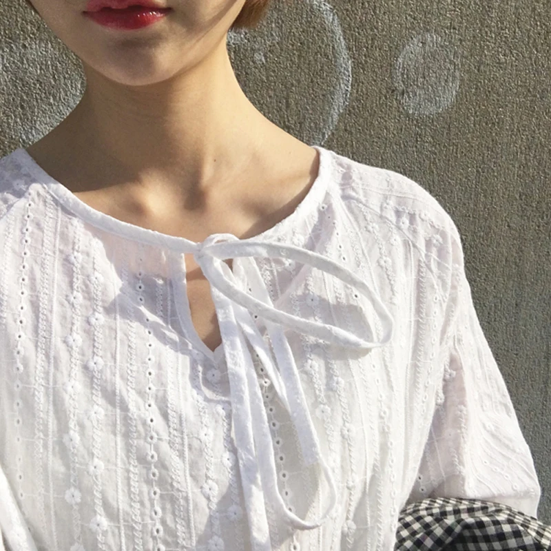 

Spring and Autumn 2021 Korean Retro Embroidery Hollow Out Flare Long Sleeve Crop Top Sweet Lace Up White Shirt Street