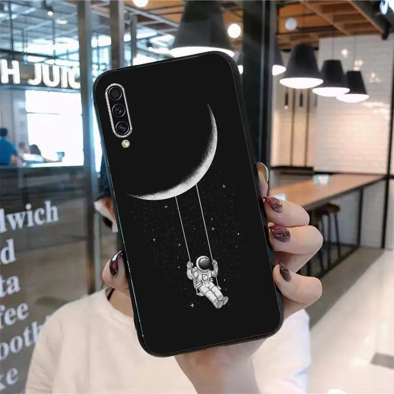 

Space Moon Black Painted Phone Case For Samsung Galaxy M10 20 30 A 40 50 70 71 6S A2 A6 A9 2018 J7 CORE PLUS STAR S10 5G C8