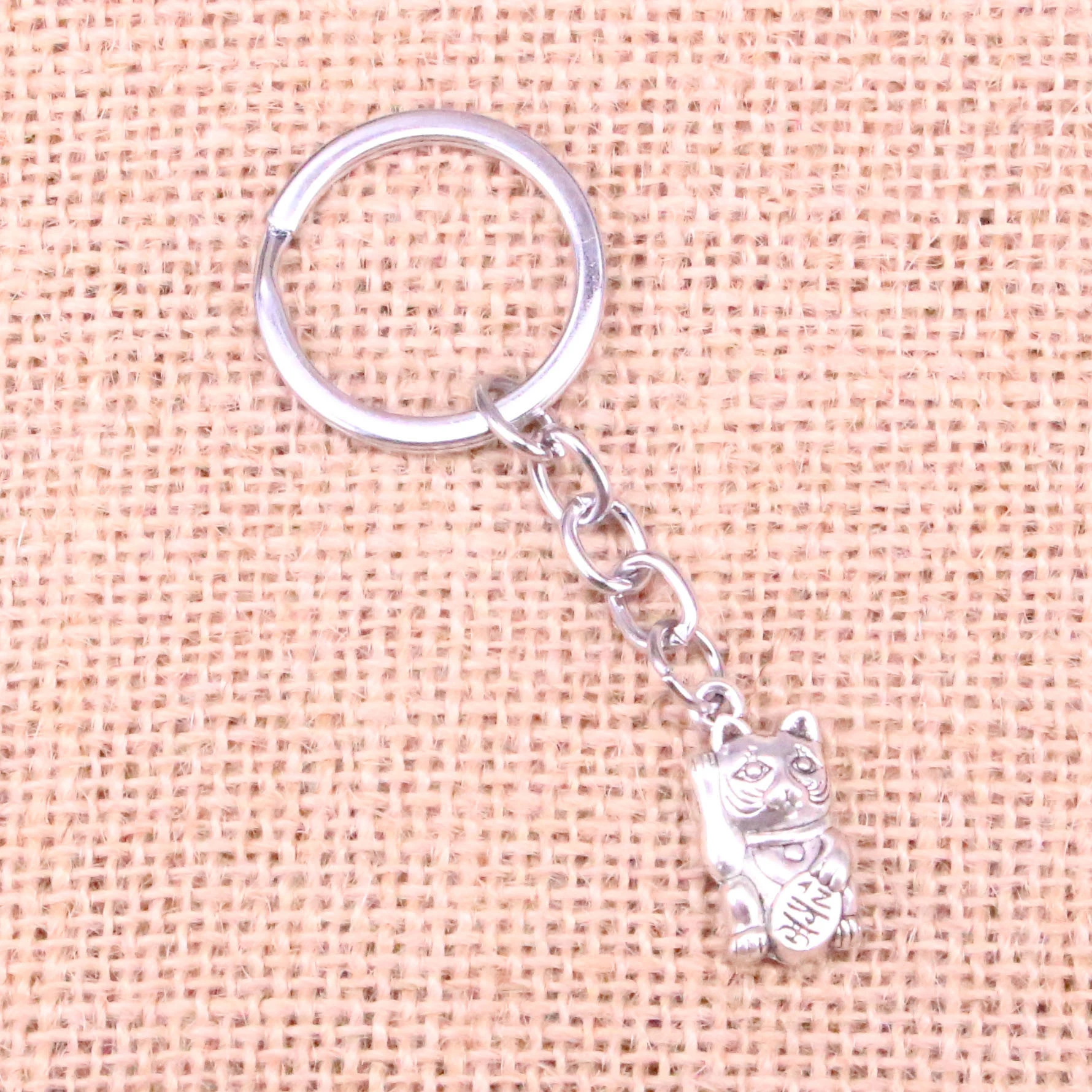 20pcs 23*11mm lucky cat Pendants DIY Men Car Key Chain Ring Holder Keyring Souvenir Jewelry Gift |