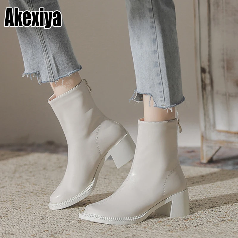 

Новинка 2021, белая зимняя женская обувь, женские ботинки в стиле ретро, массивные ботинки на платформе, Женская однотонная обувь, ботинки на в...