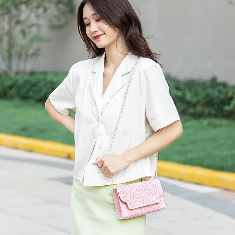 

2022 New Shoulder Crossbody Bag Female Alphanumeric Printed Chain Small Square Bag Leisure Mobile Phone Bag Small Bag Satchels