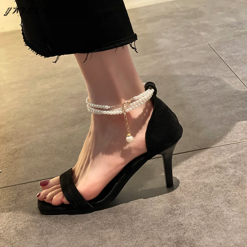 

Сандалии на высоком каблуке 8 см, Простые Модные босоножки с жемчугом, с ремешком на одно слово, сказочный стиль, с квадратным носком, черные ...