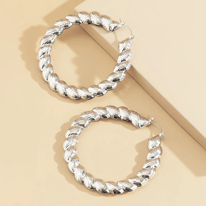

Retro Baroque Geometry Big Earrings Fashion Fashion Women Cold Wind Circle Metal Earrings Party Jewelry Accessories Mustang 2021
