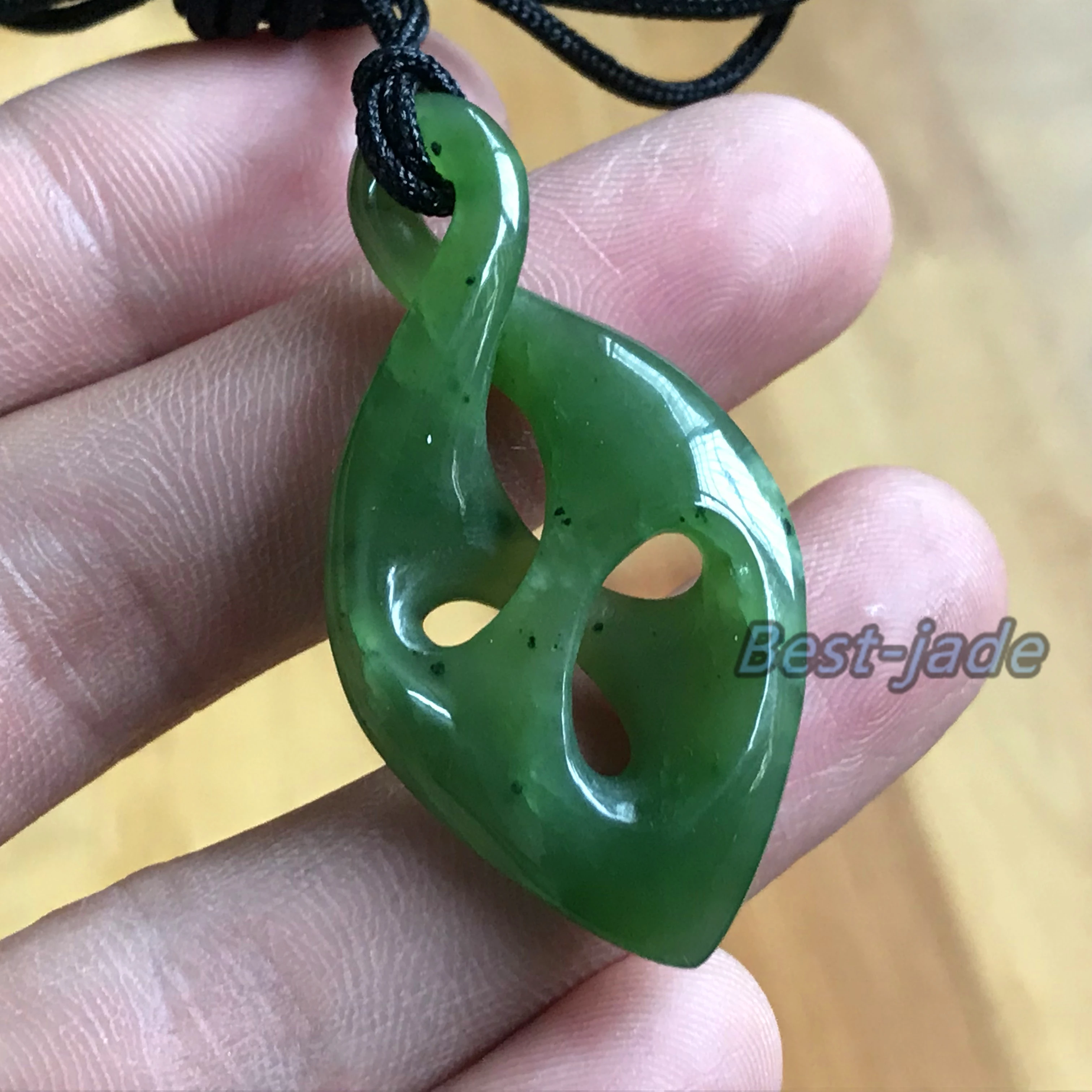 Натуральный зеленый нефритовый кулон в стиле маори NZ POUNAMU ручной резной женский