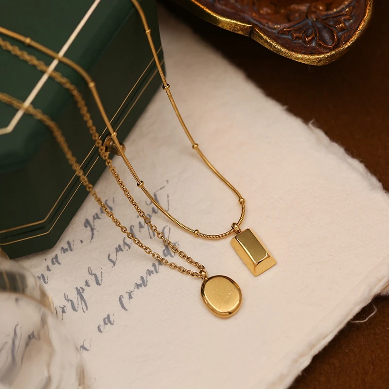 Новая позолоченная титановая стальная цепочка с маленьким золотым квадратным