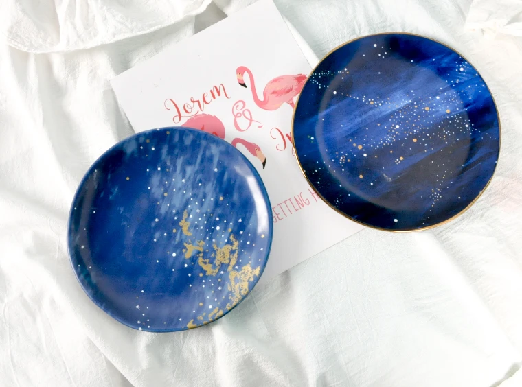 Керамическая тарелка со звездным синим бархатным покрытием в скандинавском
