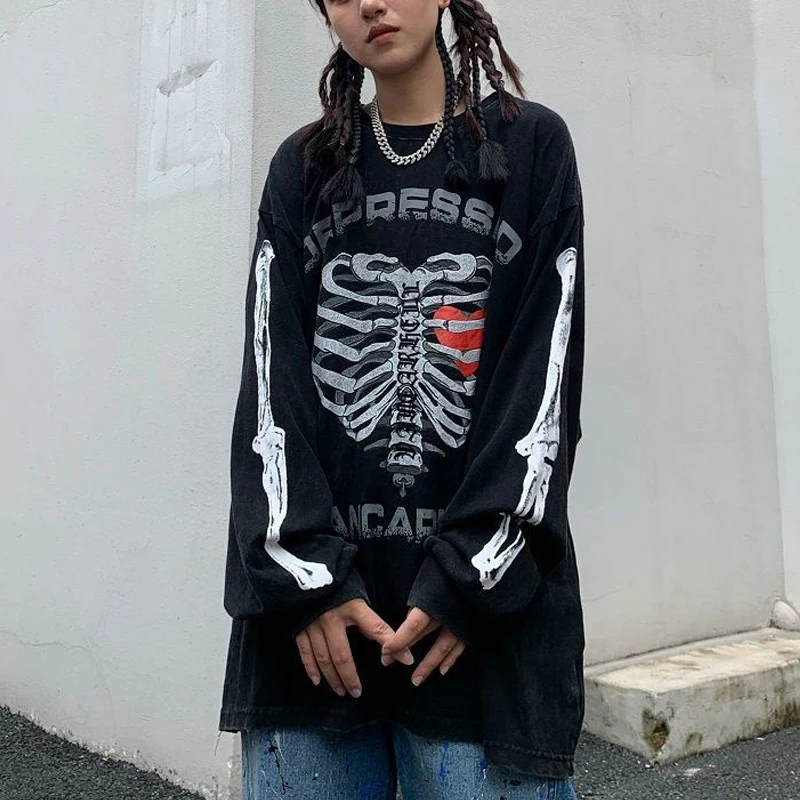 

Женская толстовка с длинным рукавом и принтом в виде скелета