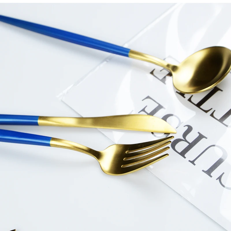 Синий/белый/золотой/черный белые пластиковые столовые приборы потрясающий вид