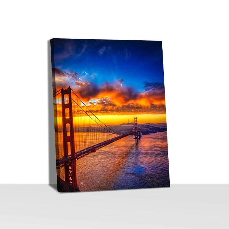 Настенная картина Золотые ворота с изображением красивой женщины на холсте