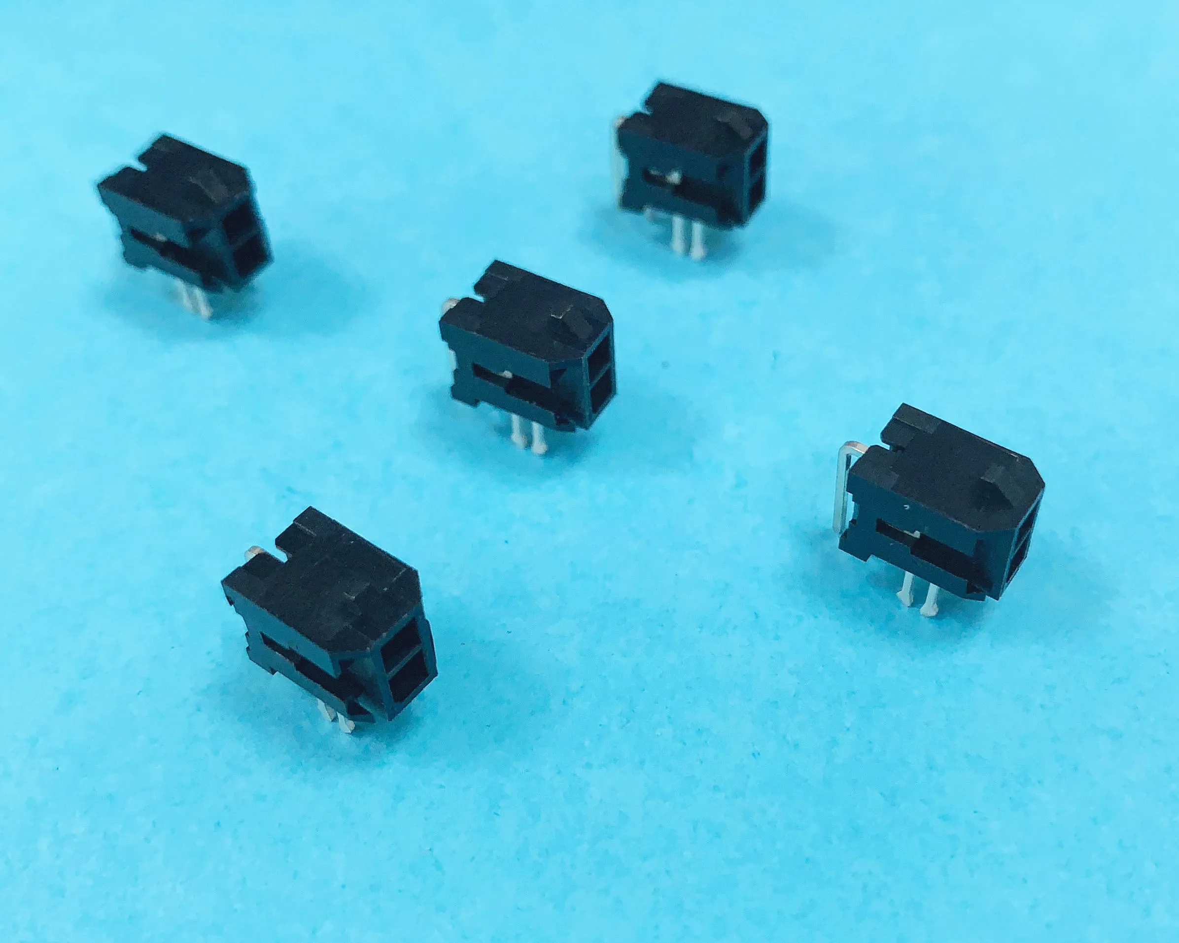 

Micro-Fit 3,0 заголовок с прямым углом, шаг 3,00 мм, двухрядный, 2 цепи, с печатной платой, Металлический удерживающий зажим, 43045-0221