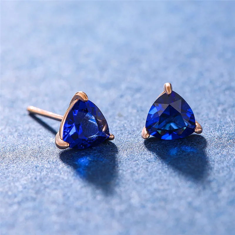 Милые женские маленькие треугольные серьги-гвоздики с кристаллами серьги из