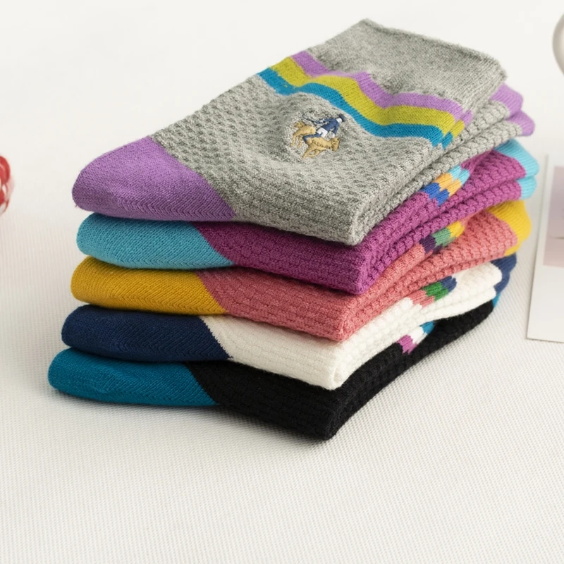 The new style of women's stripes in autumn and winter in 2022, embroidered pure cotton socks, ladies'leisure socks