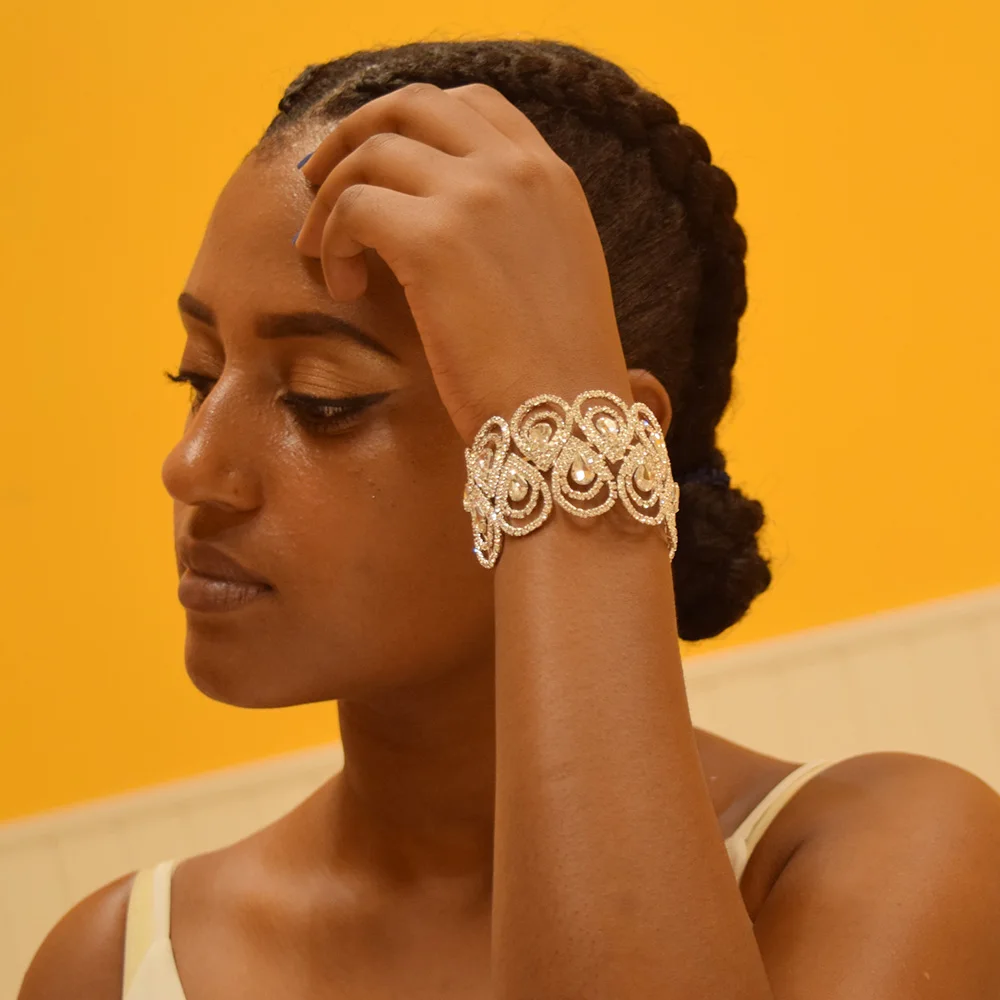 

Стрейч-браслет женский, черного цвета, шириной 4,2 см, стразы, со стразами, для свадьбы, вечерние