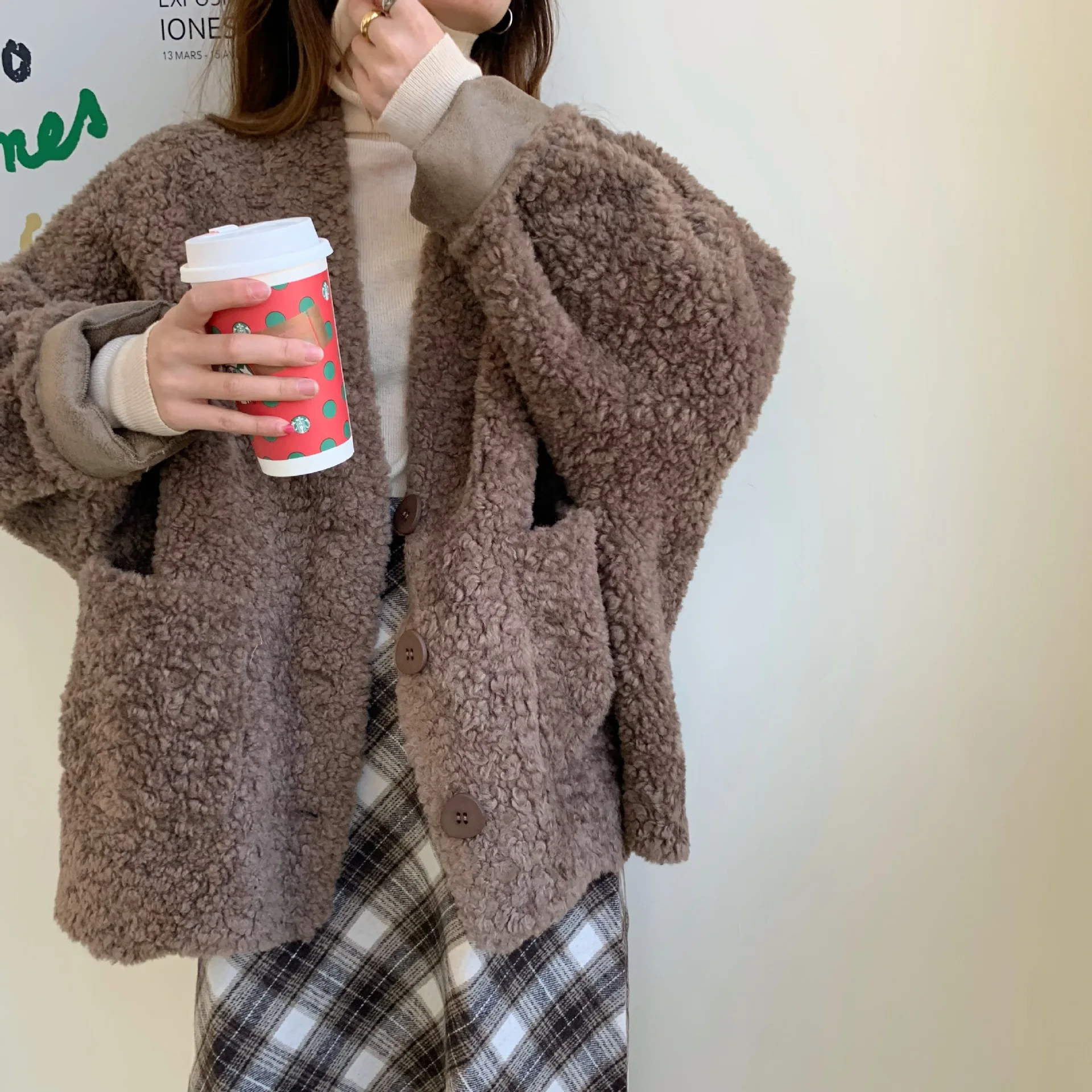 

Пальто из овчины для женщин; Сезон осень-зима