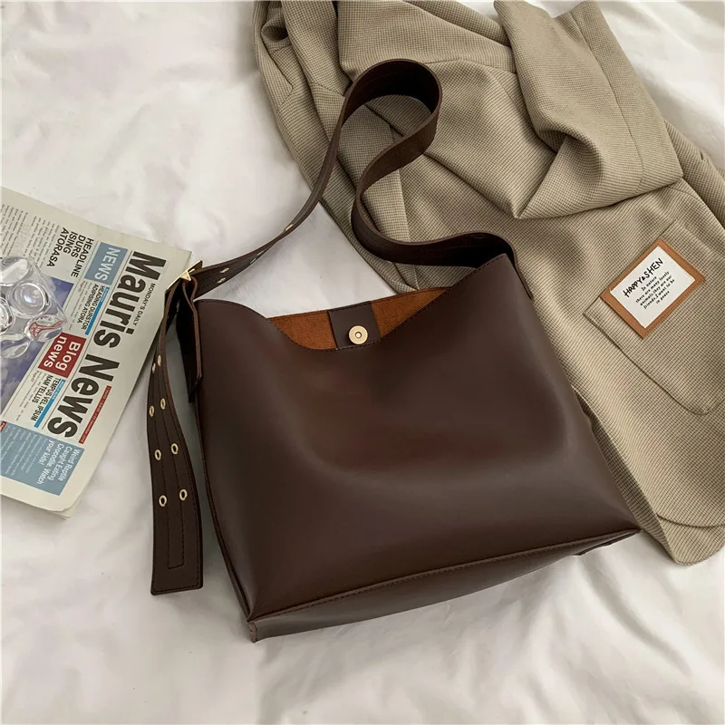 

European and American Retro Ladies Big Bag 2021new Fashion Net Red Solid Color Bucket Bag Korean Version of Simple Messenger Bag