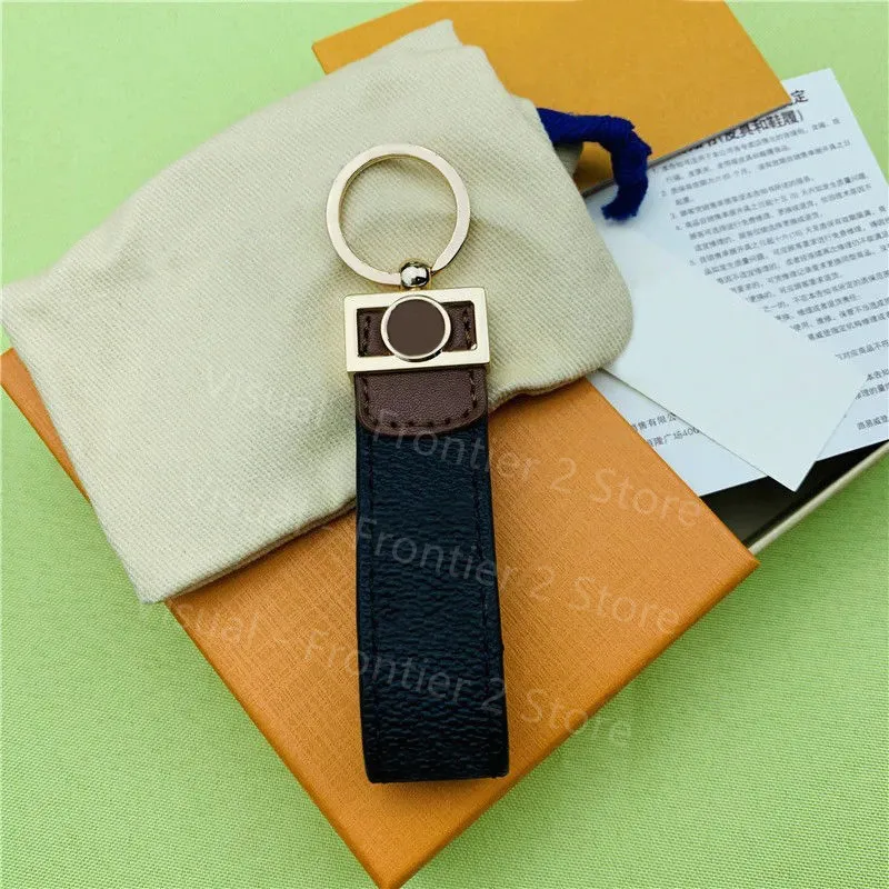 

New Luxury Brown Old Flower Four-Leaf Clover Metal Round Buckle Leather Keychain Fashion Trend Brand Men And Women Car Keyring
