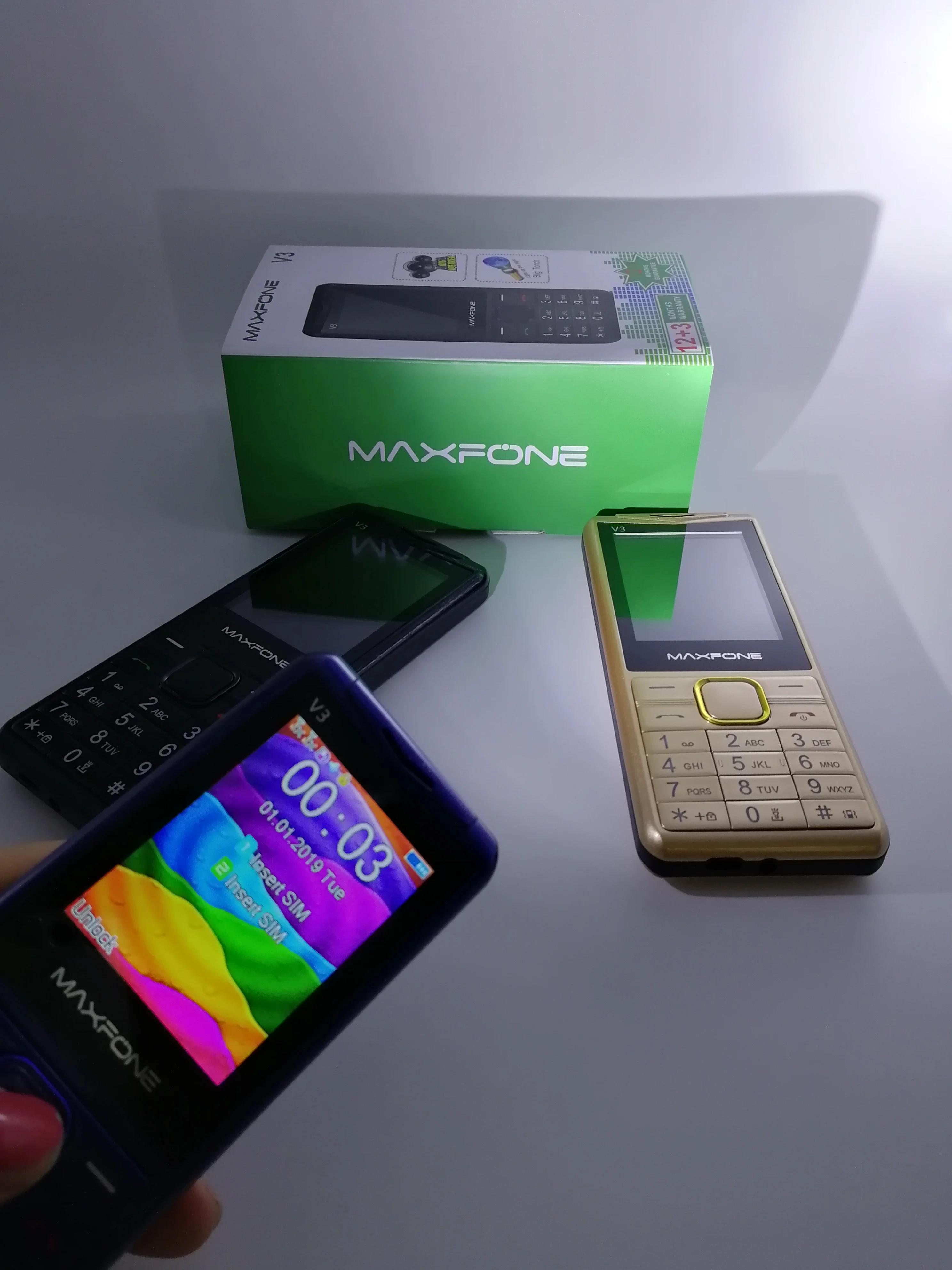 Кнопочный мобильный телефон, 1,77 дюймов, 2000 мА/ч, две sim-камеры, Bluetooth, большой динамик-фонарик, fm-радио, сотовый телефон для пожилых людей, Maxfone V3