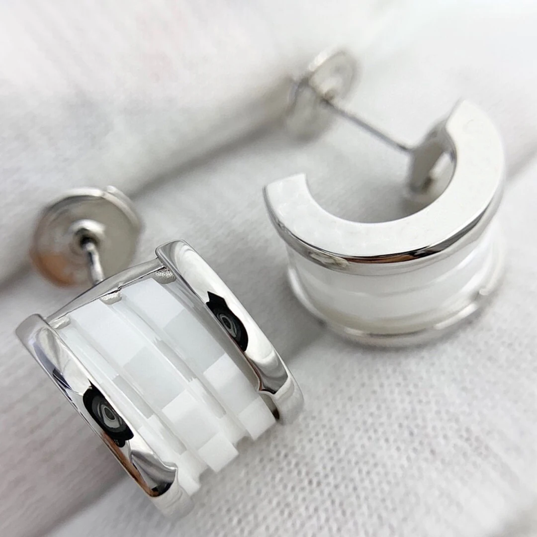 

Fashion luxury brand semicircular ladies earrings. With high quality ear plugs silver rose gold girlfriend gift