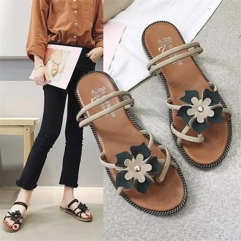 

2021 Summer Women Flat-bottomed Flowers Fashion Outer Slippers New Style Casual Flat Bottom Ladies Quick-drying Beach Slippers