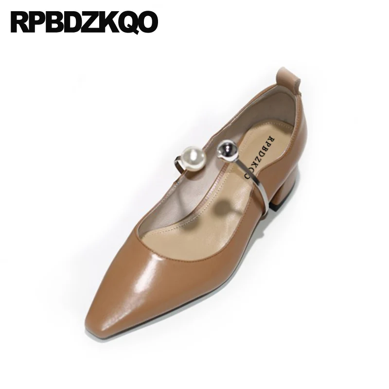 Женские туфли из натуральной кожи коричневые лодочки на среднем каблуке с острым