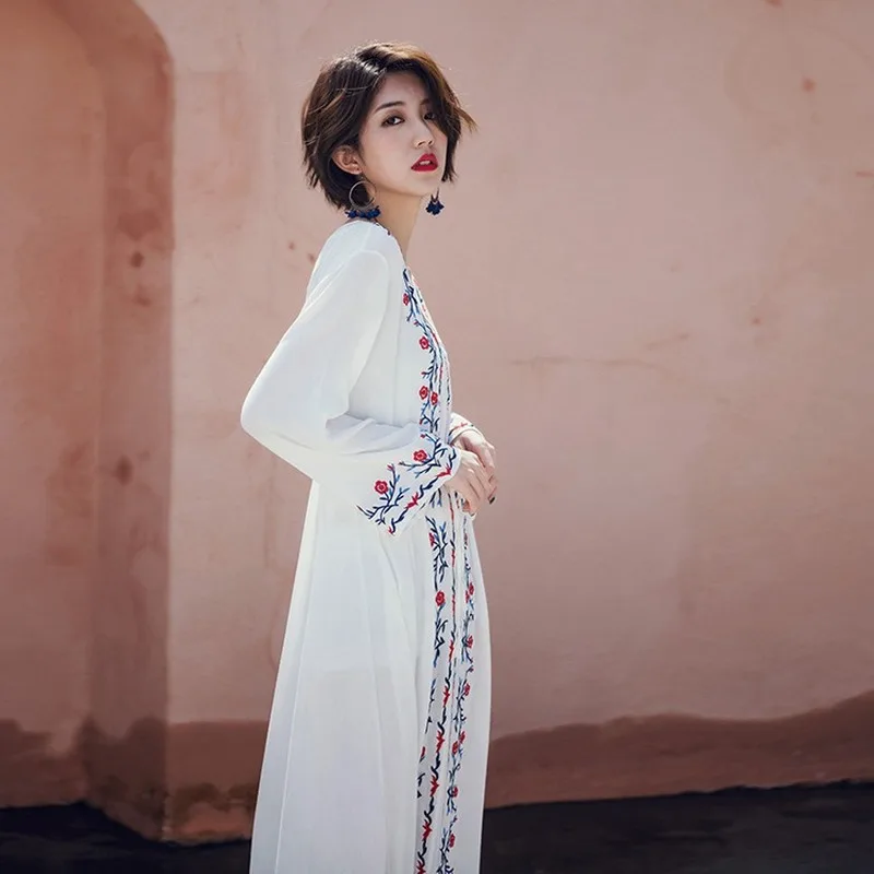 Женское платье с вышивкой праздничное макси в богемном стиле длинным рукавом и