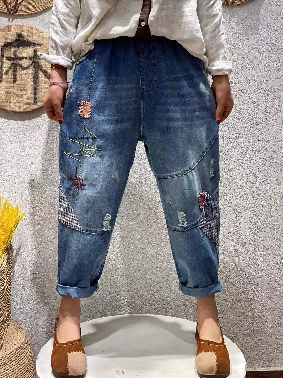 

2021 spring and summer new ethnic retro patch embroidery loose casual jeans elastic waist cropped trousers