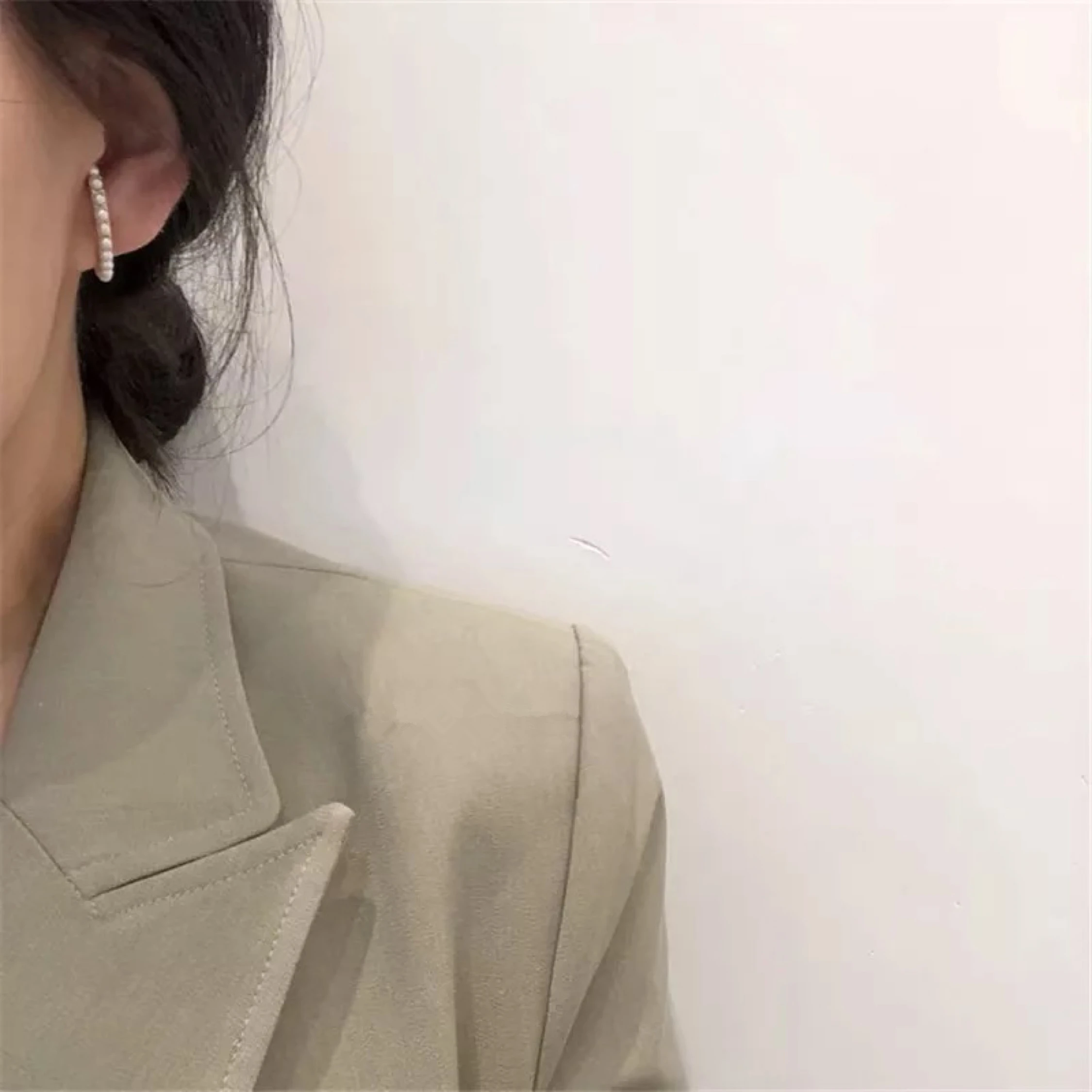 AOMU Korean Chic Style S925 Sterling Silver Pin Gold Metal Curved Wave Line Pearl Circle Earrings for Women Girl Jewelry Set