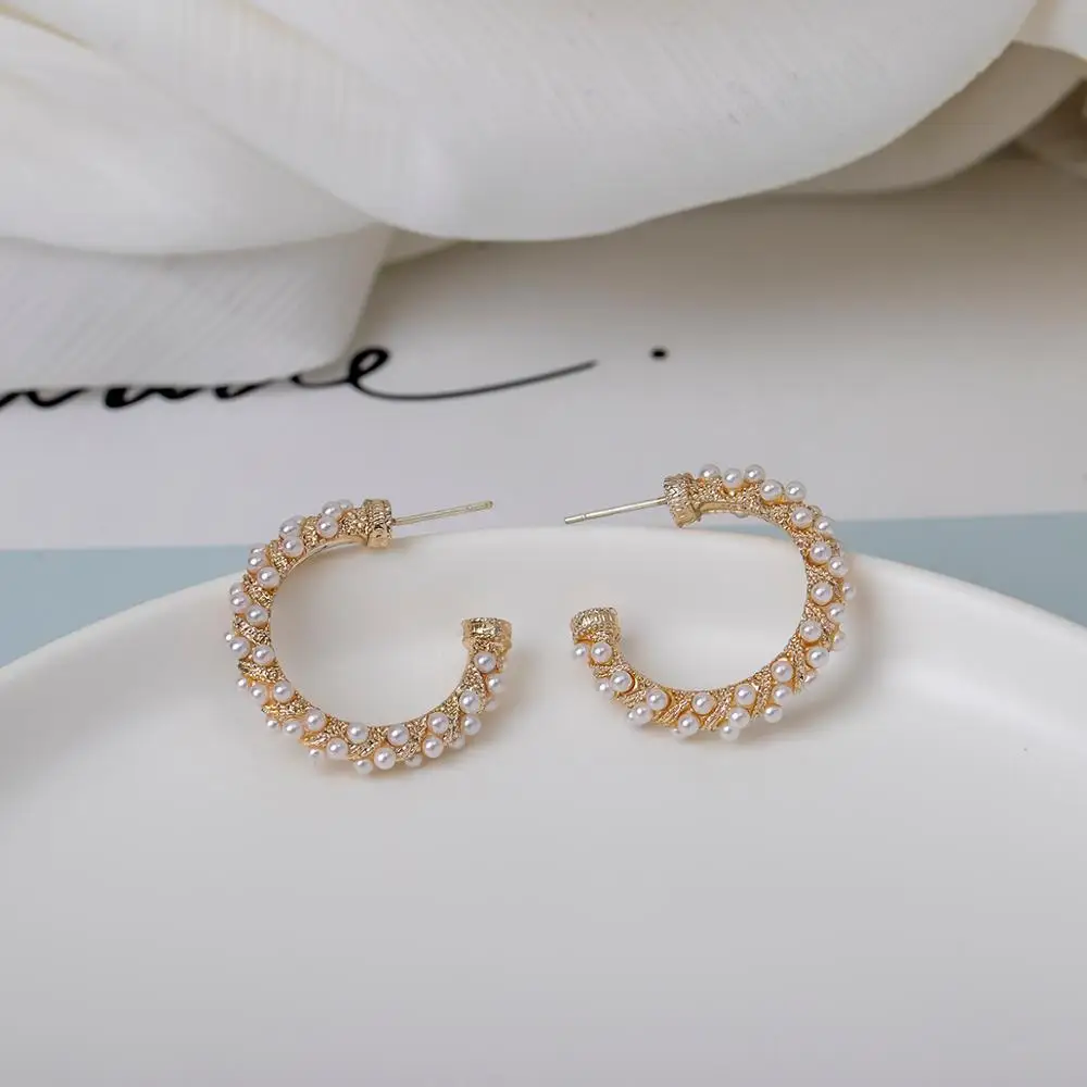 

2020 Fashion Metal Butterfly Earrings Women's Type C Imitation Pearl Earrings Retro Star Earrings Wedding Party Gifts