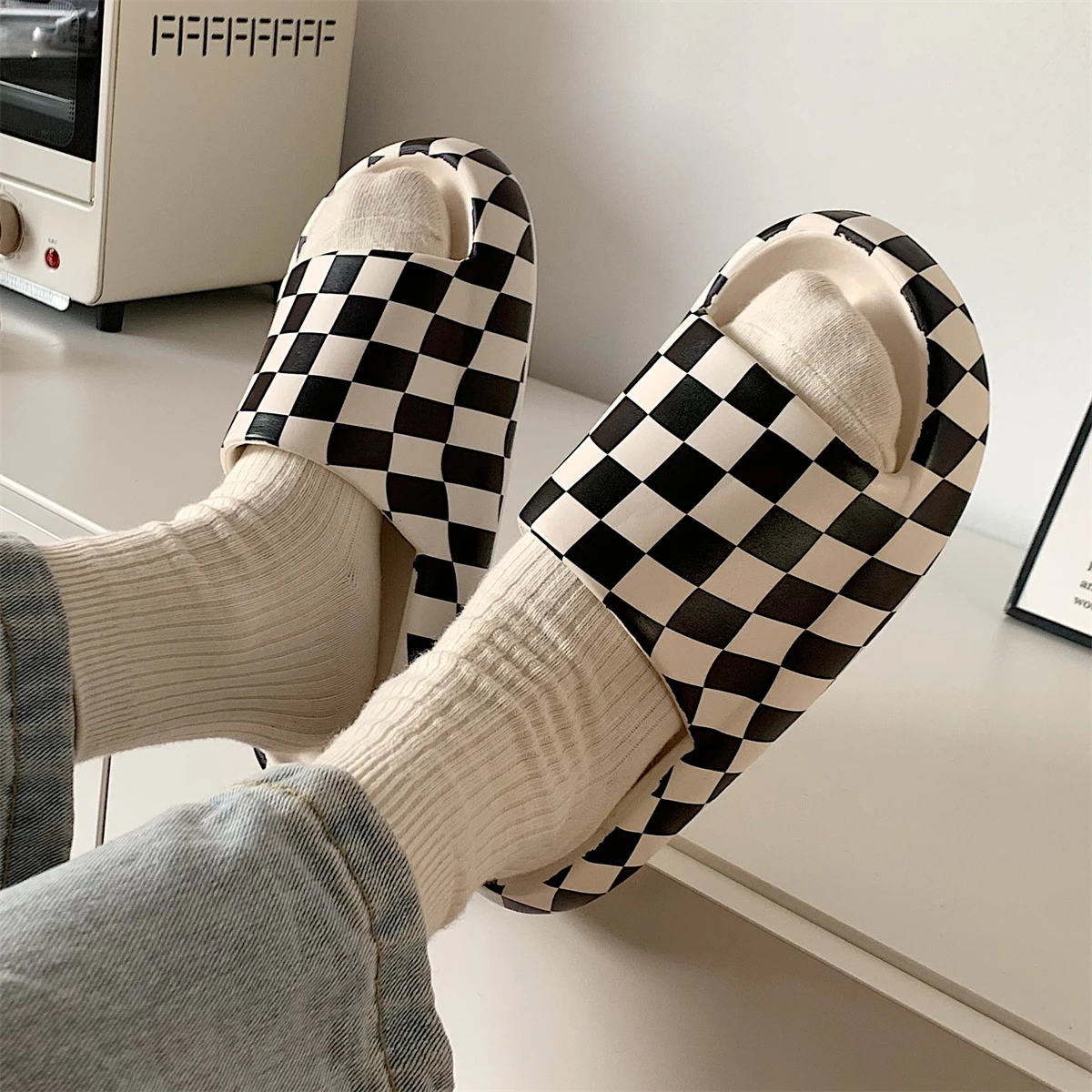 

Сандалии и тапочки универсальные для взрослых, всесезонные Нескользящие, на мягкой подошве, домашние уличные тапочки, мягкая восковая подо...