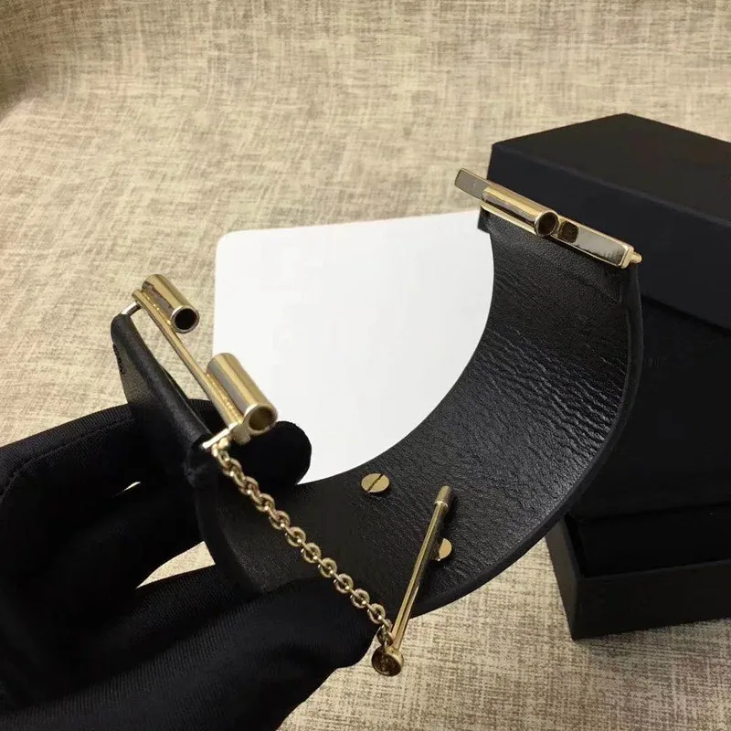 В винтажном стиле с буквенным принтом С по сниженным ценам! Кожаный браслет