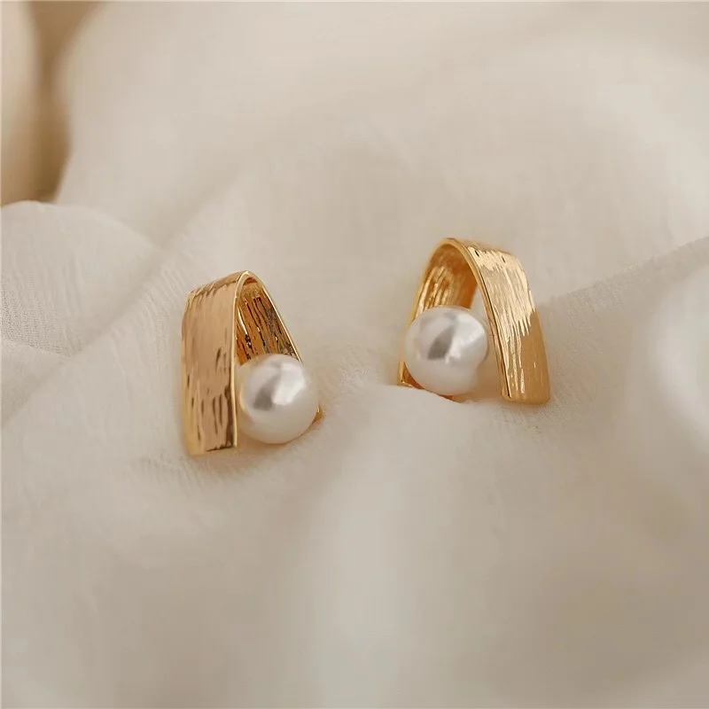 

S925 silver needle simple design pearl earrings niche female temperament cold wind earrings new trendy wild earrings