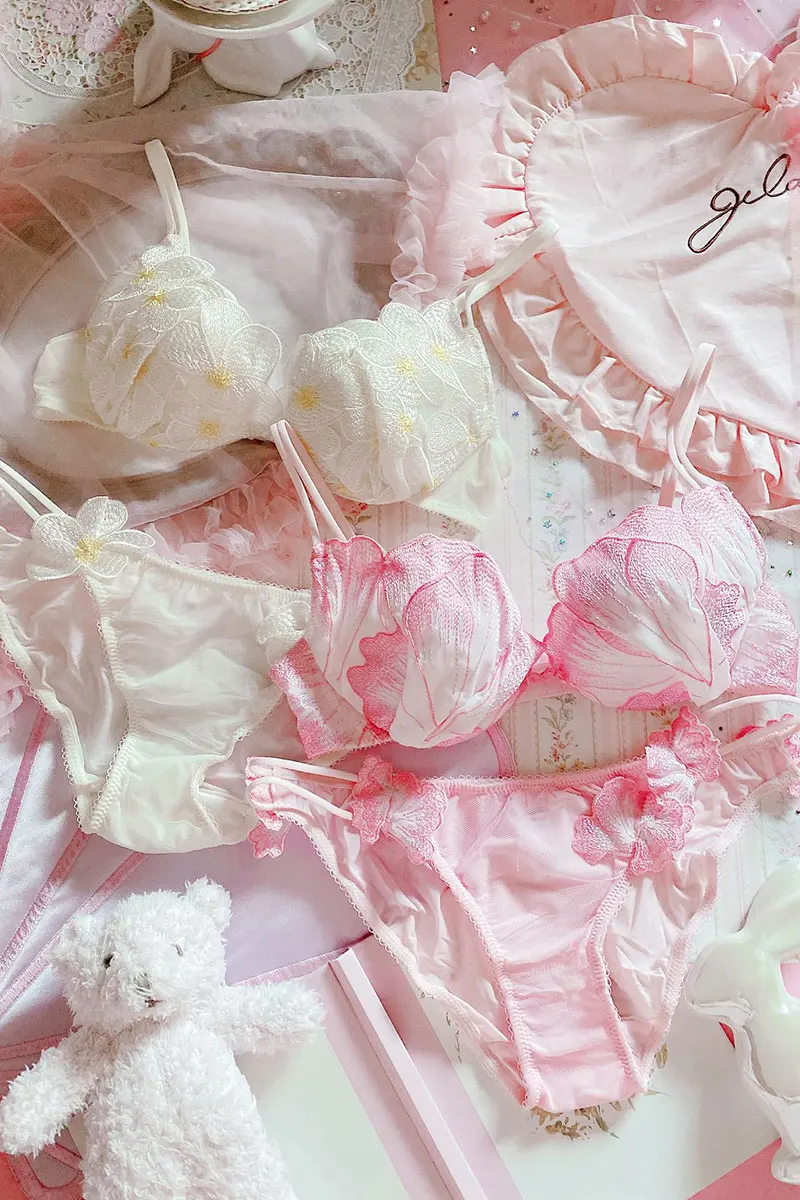 

Sweet Japanese Pea Chrysanthemum Three-Dimensional Embroidery Petal Flowers Sexy With Steel Ring With Steel Ring Underwear Suit