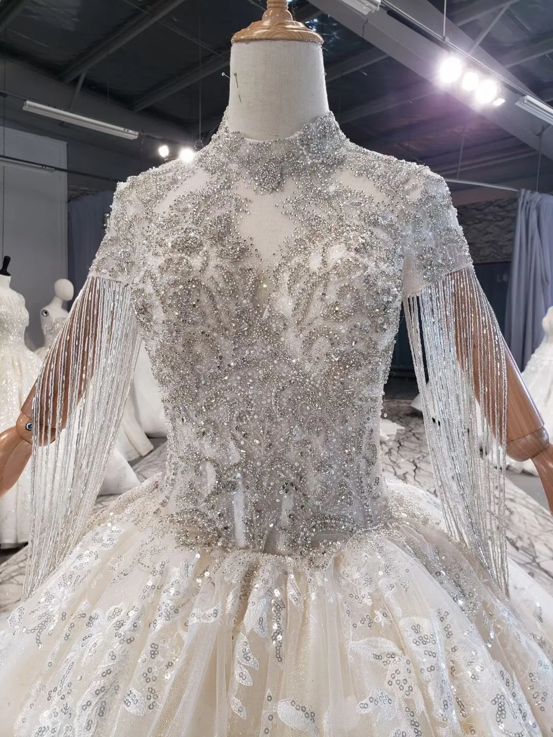 

Luxury New Arrival Dubai Ball Gown Crystals Princess White Wedding Dress 2021 Illusion Sleeves Beads Bridal Gown