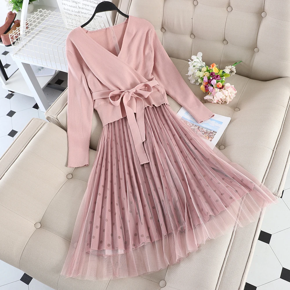 Женский комплект из двух предметов Однотонный свитер с поясом и юбка в горошек