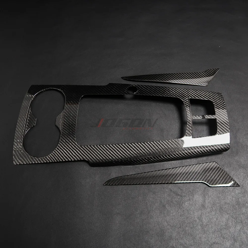 Внутренние молдинги из углеродного волокна Центральная панель управления