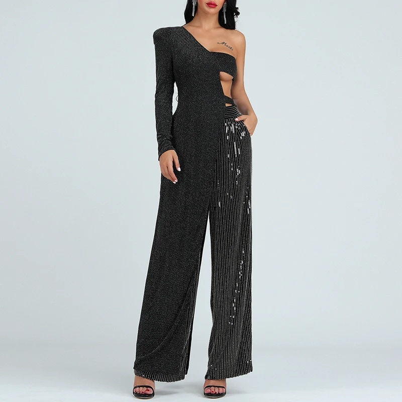 Женский комбинезон на одно плечо Bqueen белый цельный с вырезами и кисточками лето