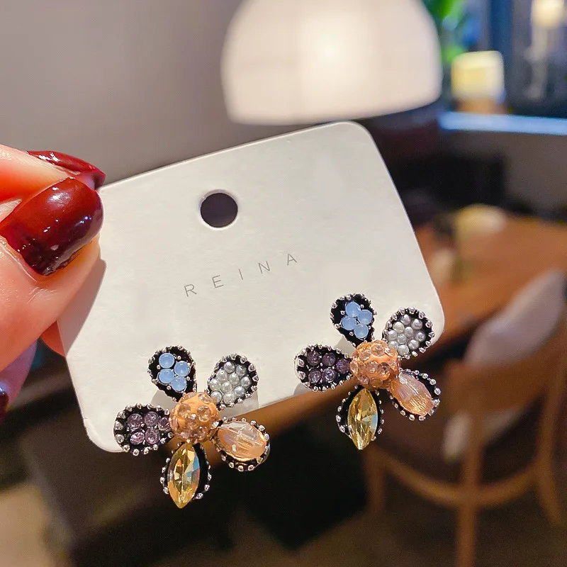 

2020 Wholesale New Arrival Trendy Simple Color Crystal Flower Stud Earrings For Women Cute Temperament Party Jewelry Gifts
